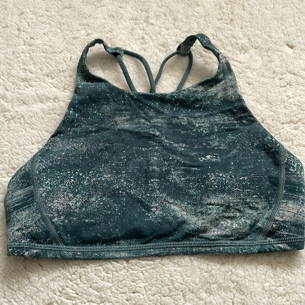 Lululemon sports bra